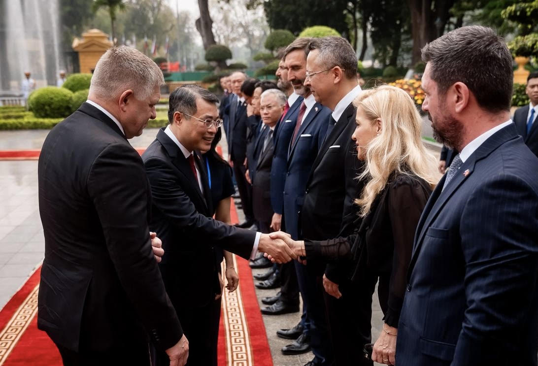 Fico: SR ponúka Vietnamu spoluprácu v atómovej energii a zbrojárstve