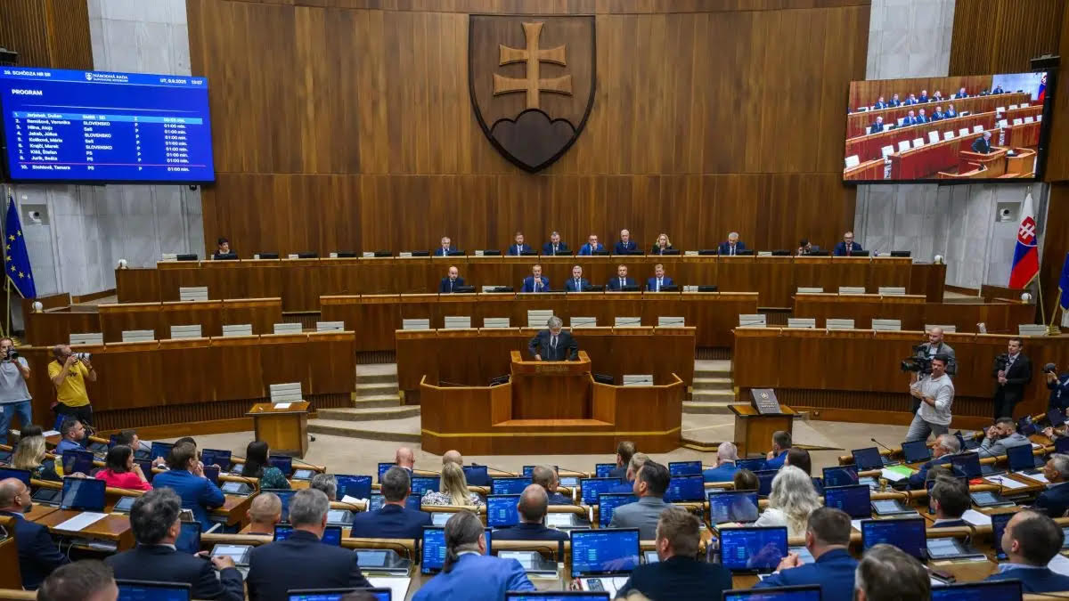 Schôdza pokračuje od utorka, poslanci sa vrátia k voľbe zo zahraničia