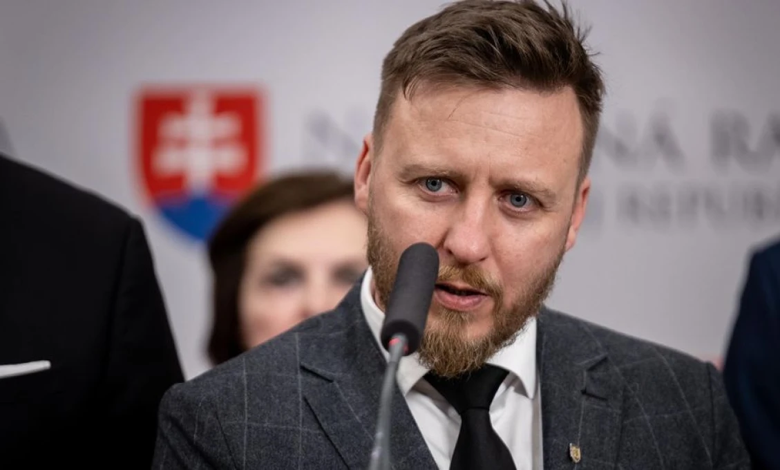 Konferencia o očkovaní otvorila citlivé otázky: Kotlár víta výzvu na preverenie mRNA vakcín a zdravotných dát
