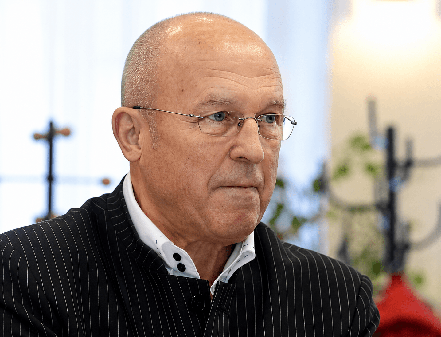 PROFESOR FISCHER: PROPAGÁTORI OČKOVANIA PROTI COVIDU SA BOJA KONFRONTÁCIE