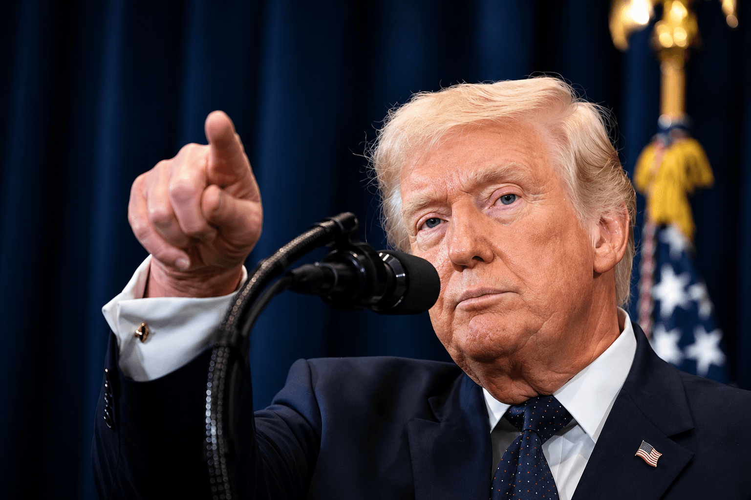 D. Trump vyzval Irán a Izrael, aby zastavili paľbu
